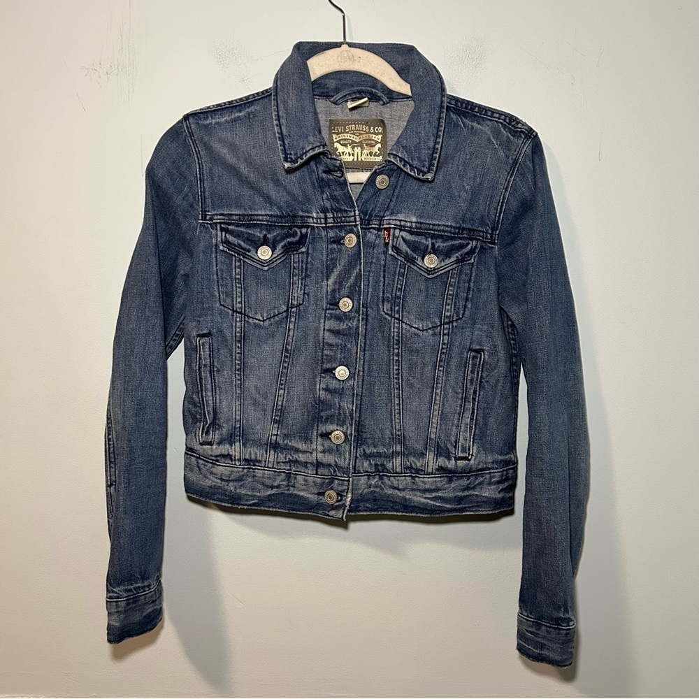 Levi’s Button Up Jean Jacket Size Medium